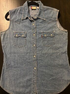 Levi’s red tab sleeveless western denim shirt with pearl snap / 2 chest pockets